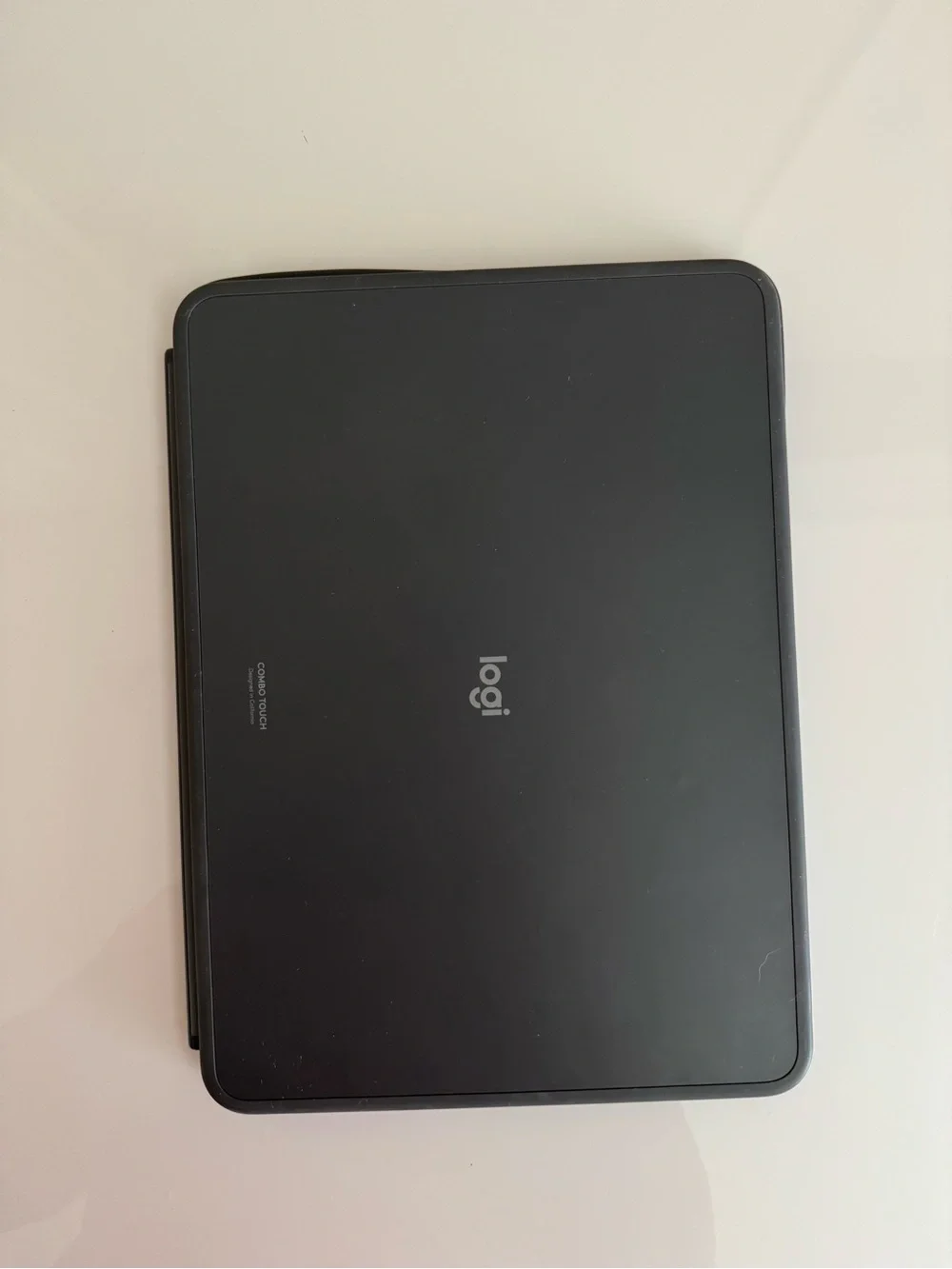 LOGITECH Combo Touch For Apple IPad 11 INCH